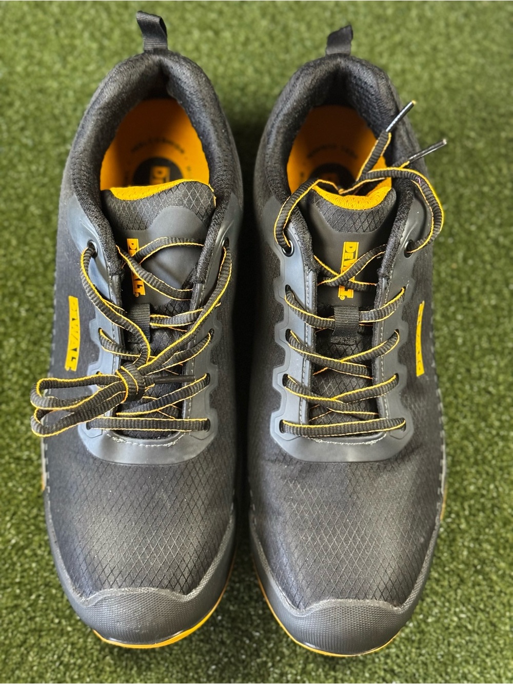 Men’s shoes for mechanical work size 10 DEWALT Hebersson Toe without its box